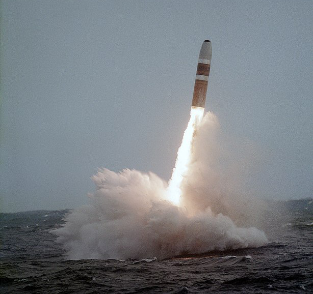 Missile nucléaire “UGM-96 Trident I” lancé depuis un sous-marin de la marine américaine en 1984.