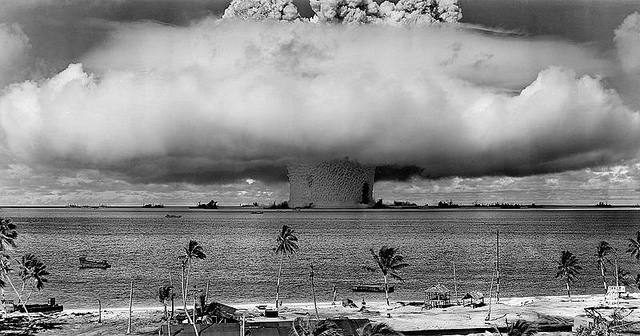 Essai nucléaire sur l'atoll de Bikini dans les îles Marshall en 1946.