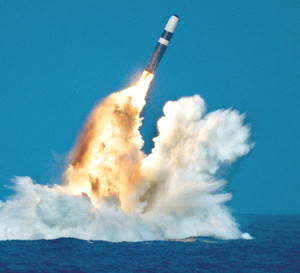 Missile nucléaire “Trident II” lancé depuis un sous-marin.